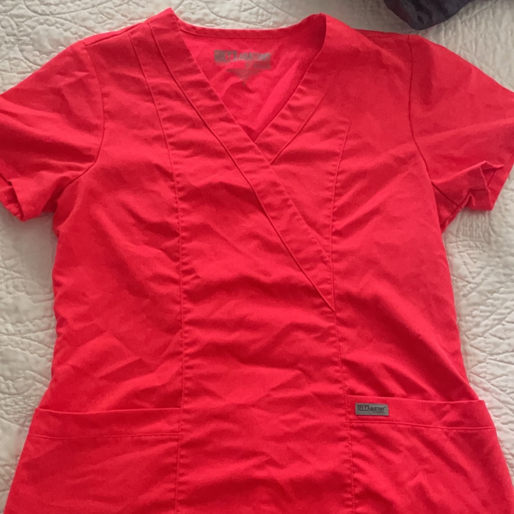 Women’s small/extra small scrub lot